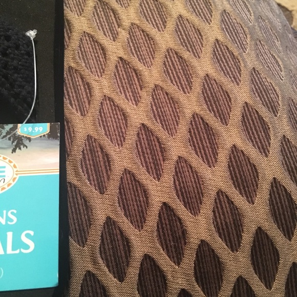 Black small lift sandal... size 5/6 - Picture 3 of 3